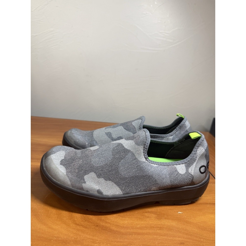 OOFOS OOmg Low Camo Grey Camouflage Recovery Slip On Shoes Womens Comfort Sz 9.5
